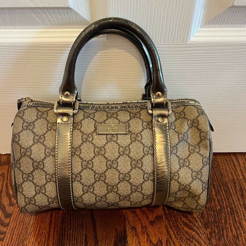 AUTHENTIC * Gucci metallic gray bag *